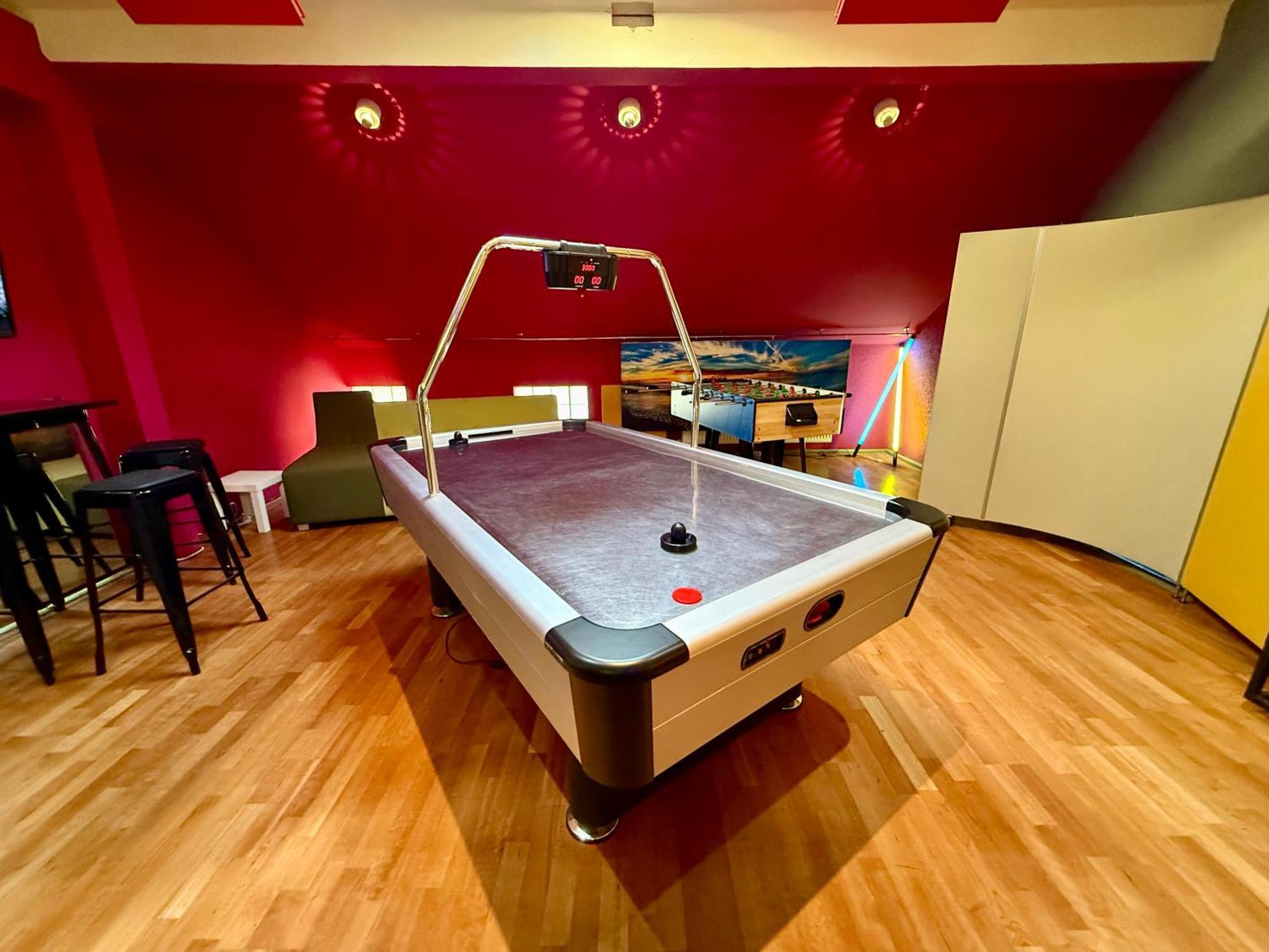 Bookeinfach Bad Ems - Private - Sauna Jacuzzi Whirlpool Swimmingpool Alahna Sup Beachvolleyball Billiards Ping Pong Cinema Theater Music Disco Ball Bbq Und Parkplaetze Exterior photo